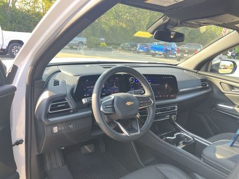 New 2025 Chevrolet Traverse LT w/ LPO, Floor Liner Package image 10