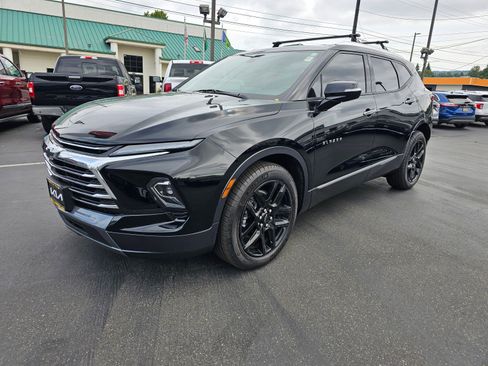 Used 2025 Chevrolet Blazer Premier w/ Driver Confidence II Package image 3