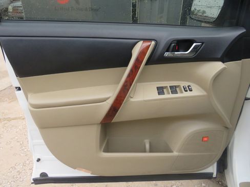 Used 2013 Toyota Highlander Limited image 17