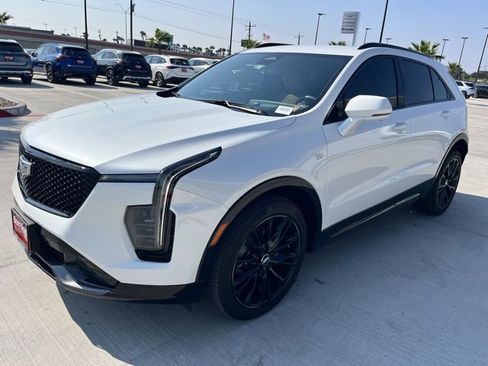 Used 2025 Cadillac XT4 Sport w/ LPO, Onyx Lite Package image 3