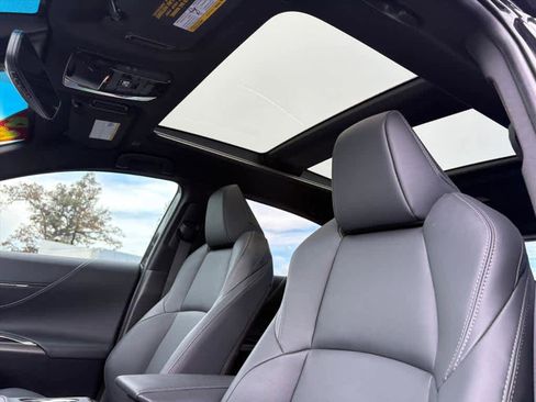 Used 2024 Toyota Venza Nightshade image 24