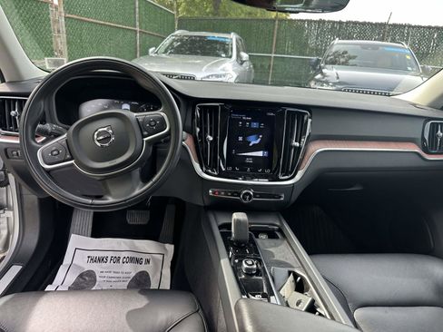 Certified 2022 Volvo S60 B5 Momentum w/ Premium Package image 21