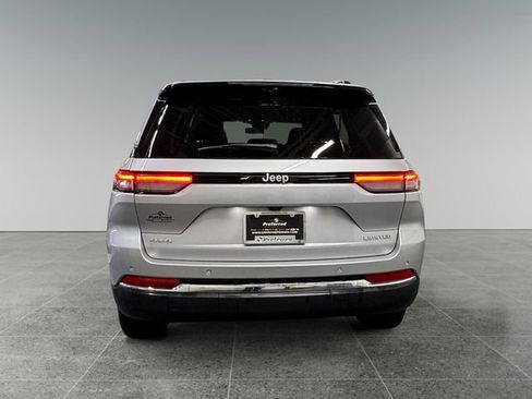 Used 2024 Jeep Grand Cherokee Limited w/ Luxury Tech Group II image 23