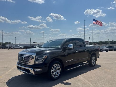 Used 2020 Nissan Titan SL w/ Moonroof Package RWD image 9