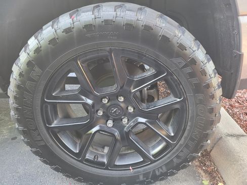 Used 2024 RAM 1500 Laramie AWD/4WD image 7