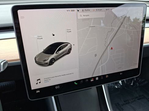 Used 2018 Tesla Model 3 Mid Range RWD image 14