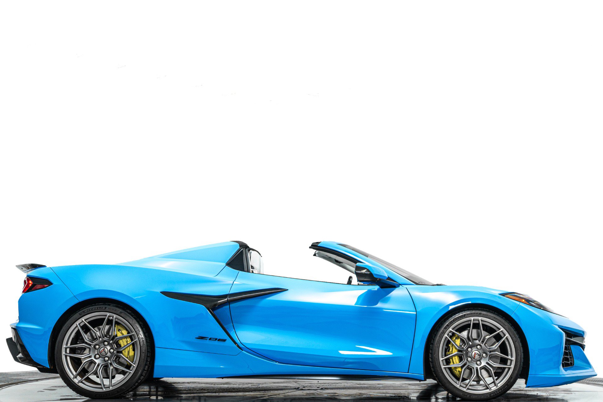 Used 2024 Chevrolet Corvette Z06 w/ Battery Protection Package RWD image 2