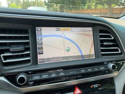 Used 2020 Hyundai Elantra Limited w/ Ultimate Package 03 FWD image 16
