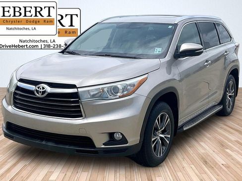 Used 2016 Toyota Highlander XLE FWD image 1