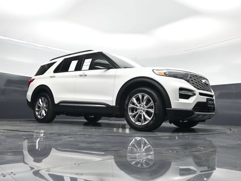 Certified 2021 Ford Explorer XLT w/ Equipment Group 202A RWD image 3