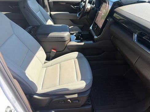 Used 2026 GMC Yukon XL Elevation AWD/4WD image 15