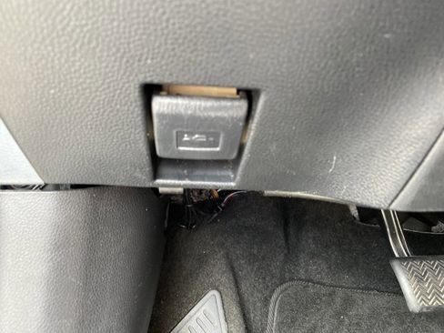 Used 2020 Toyota Corolla LE image 43