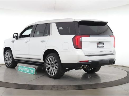 Used 2025 GMC Yukon Denali Ultimate w/ LPO, Floor Liner Package AWD/4WD image 8