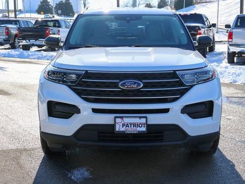 Used 2022 Ford Explorer XLT AWD/4WD image 2