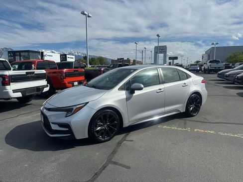Used 2023 Toyota Corolla SE FWD image 6