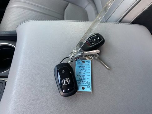 Used 2024 Honda Pilot Elite image 33