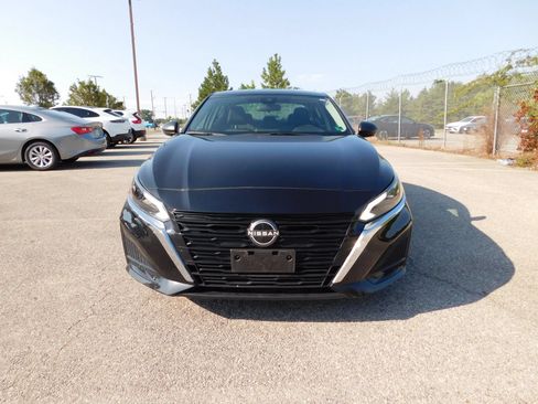 Used 2024 Nissan Altima 2.5 SV FWD image 3