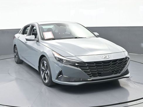 Used 2022 Hyundai Elantra SEL w/ Convenience + Premium Package image 9