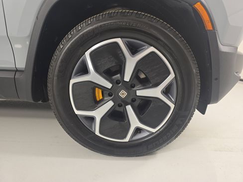 Used 2024 Rivian R1S Adventure AWD/4WD image 11