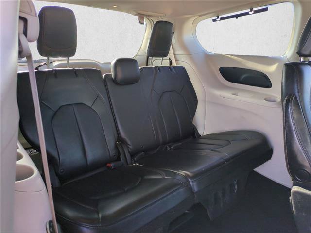 Used 2020 Chrysler Pacifica Touring-L FWD image 18
