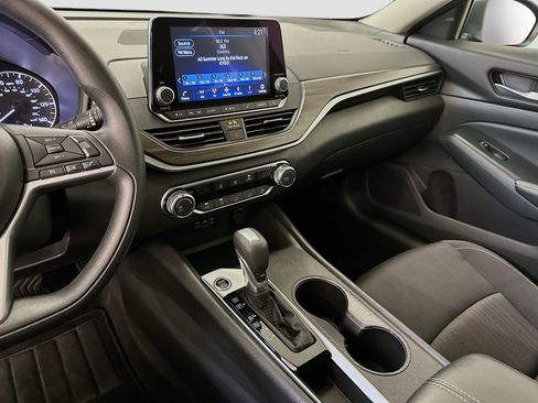 Used 2025 Nissan Altima 2.5 SV FWD image 25