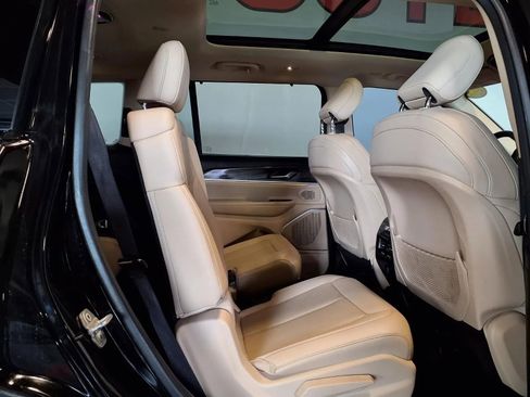 Used 2021 Jeep Grand Cherokee L Limited w/ Luxury Tech Group II image 12