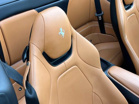 Used 2019 Ferrari Portofino RWD image 32
