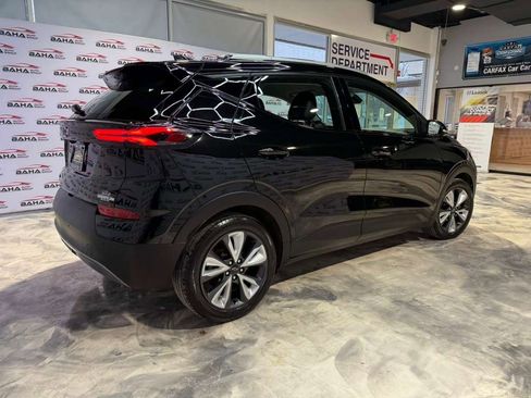 Used 2022 Chevrolet Bolt EUV LT w/ Convenience Package image 8