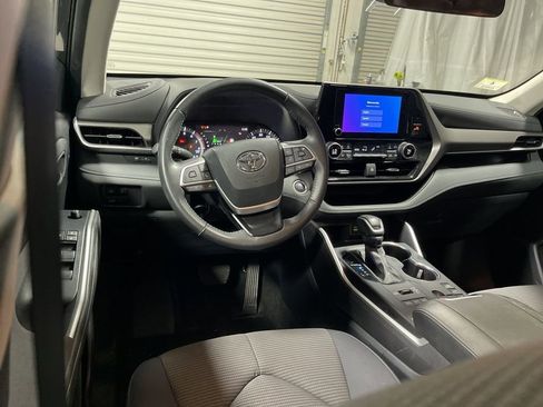 Used 2024 Toyota Highlander XLE image 20