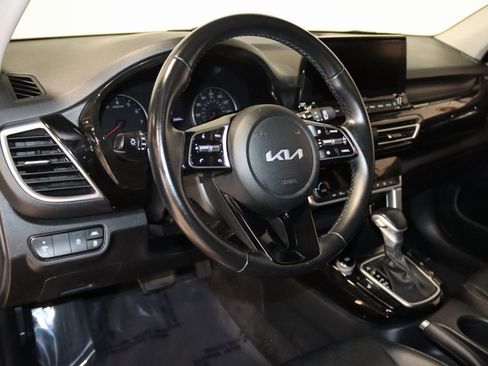 Used 2023 Kia Seltos EX image 38