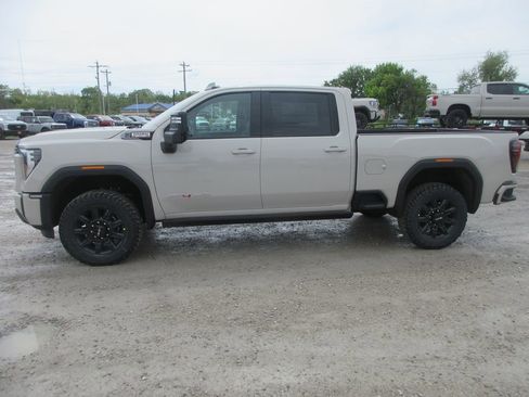 New 2026 GMC Sierra 2500 AT4 w/ AT4 Premium Plus Package AWD/4WD image 9