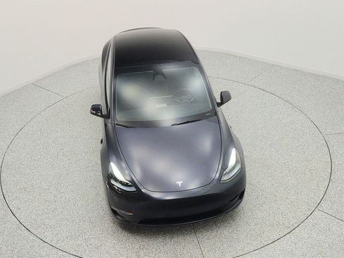 Used 2024 Tesla Model Y Long Range AWD/4WD image 23