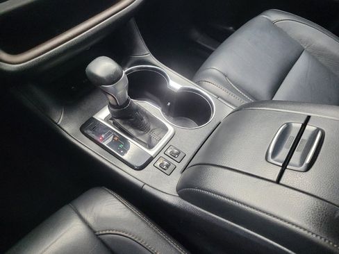 Used 2017 Toyota Highlander XLE w/ Carpet Mat Package image 26