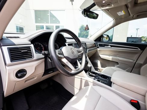 Used 2021 Volkswagen Atlas SE w/ Panoramic Sunroof Package FWD image 22