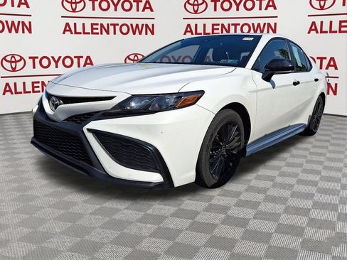 Used 2021 Toyota Camry SE w/ Convenience Package FWD image 2
