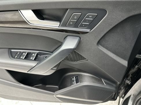 Used 2020 Audi Q5 e Premium Plus w/ Premium Plus Package AWD/4WD image 13