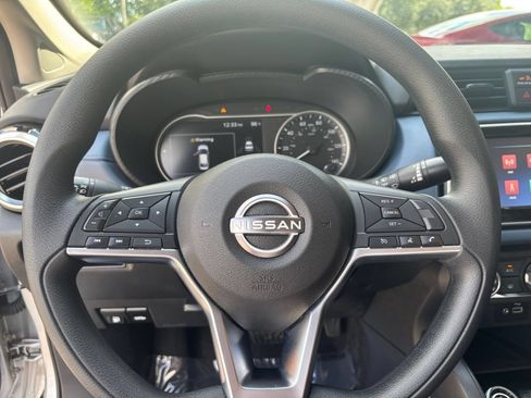 Used 2025 Nissan Versa SV FWD image 25