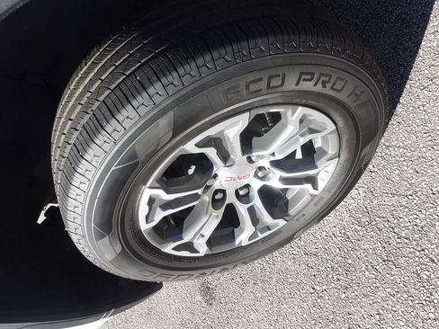 Used 2024 GMC Sierra 1500 SLT image 12