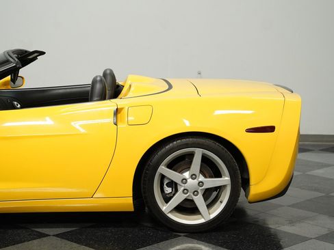 Used 2005 Chevrolet Corvette Convertible w/ Performance Handling Package image 20