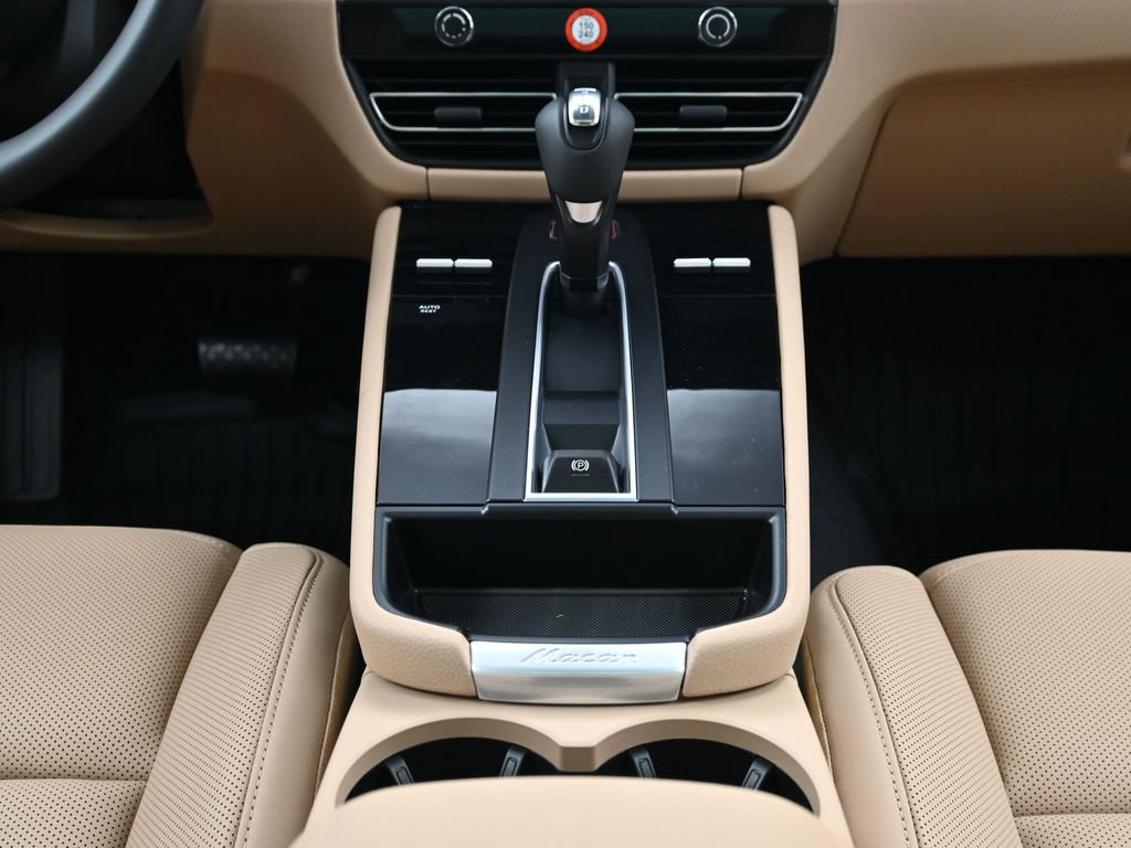 Used 2026 Porsche Macan AWD/4WD image 10