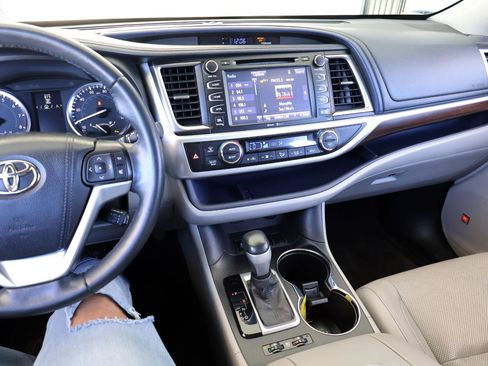 Used 2015 Toyota Highlander Limited image 47