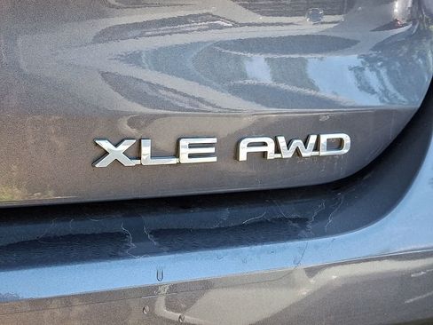 Used 2021 Toyota Highlander XLE AWD/4WD image 7