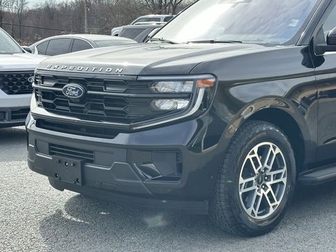 Used 2025 Ford Expedition Active image 40