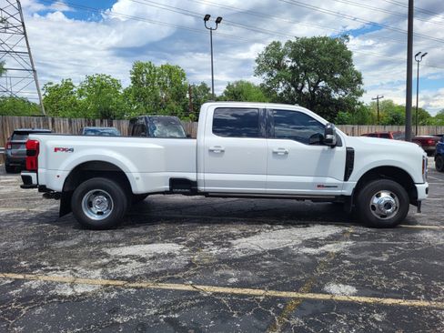Used 2025 Ford F350 Platinum AWD/4WD image 2