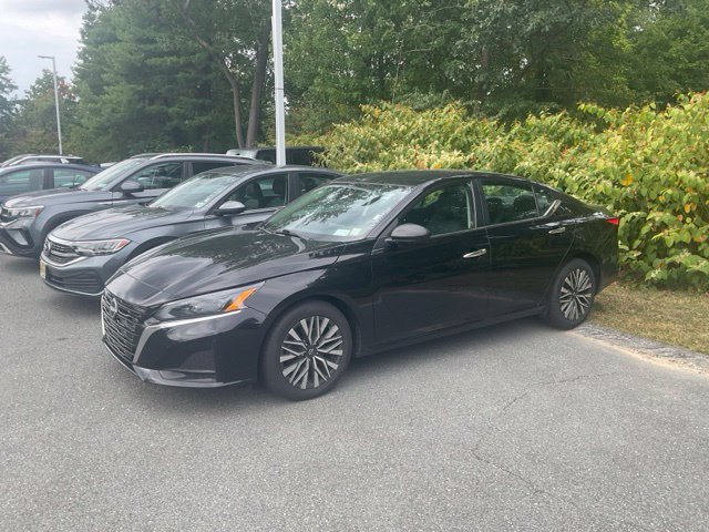 Used 2024 Nissan Altima 2.5 SV FWD image 3
