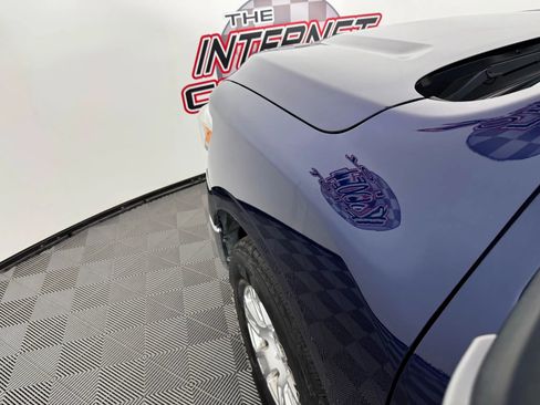 Used 2019 Nissan Titan SV image 27