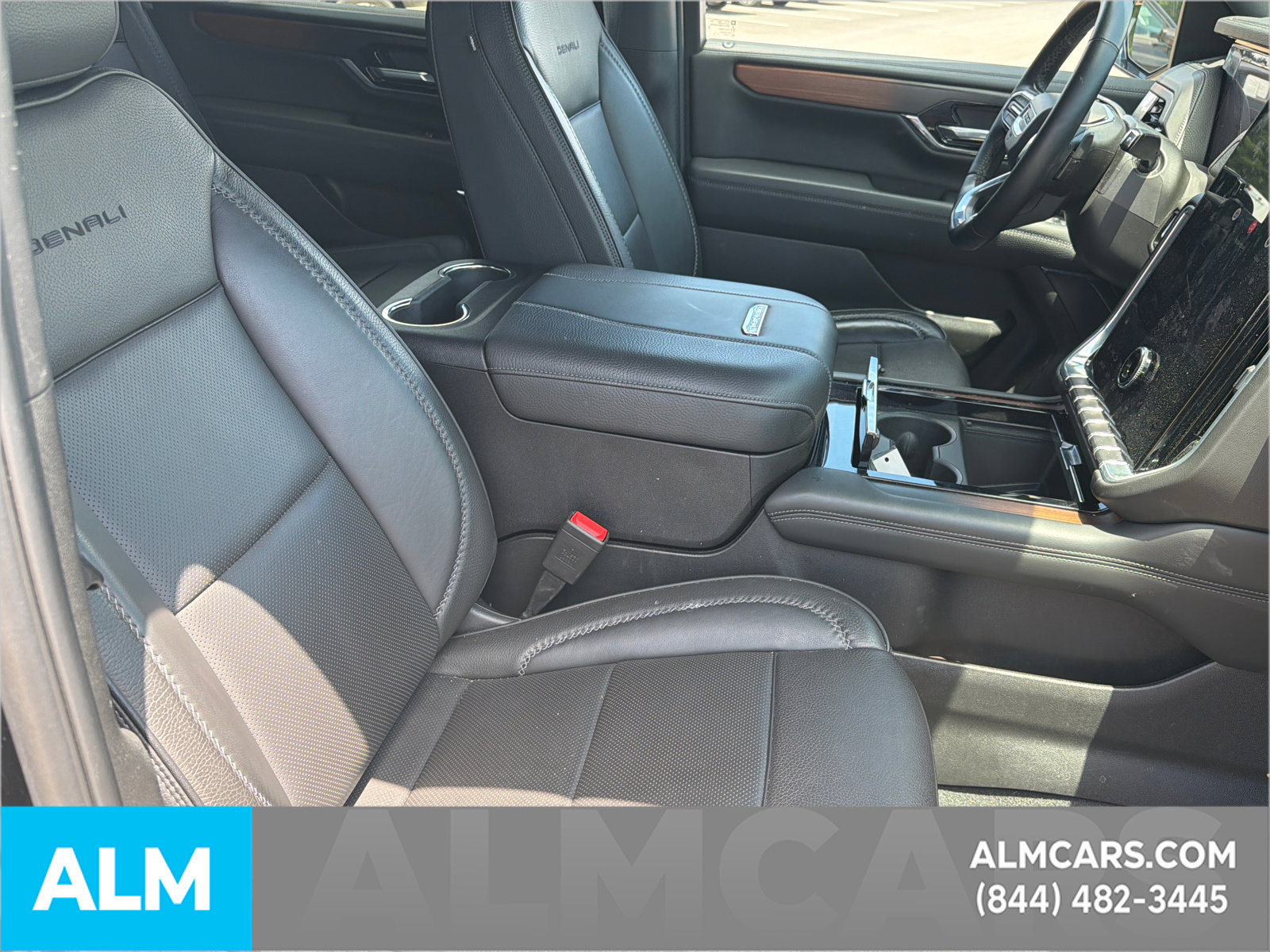 Used 2025 GMC Yukon Denali AWD/4WD image 15