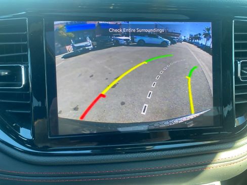 Used 2024 Dodge Durango GT RWD image 17