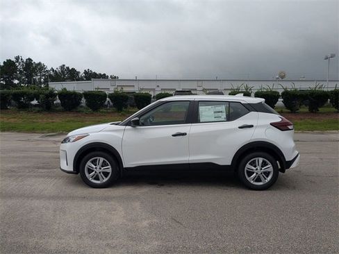 New 2025 Nissan Kicks Play S image 6