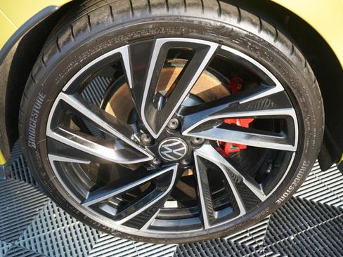 Used 2022 Volkswagen GTI Autobahn FWD image 33
